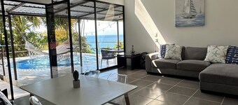 Full accommodation with swimming pool and ocean view