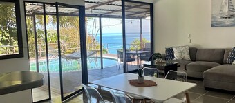 Full accommodation with swimming pool and ocean view