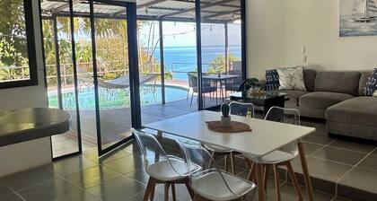 Full accommodation with swimming pool and ocean view