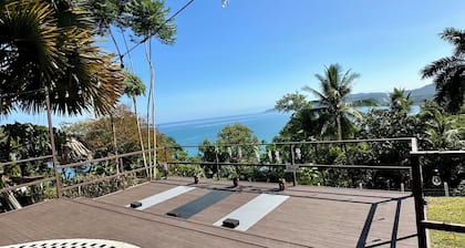 Full accommodation with swimming pool and ocean view