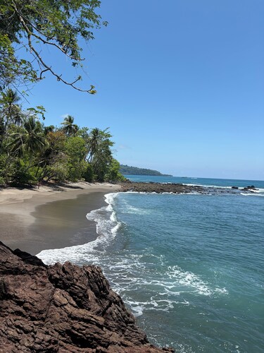 Full accommodation with swimming pool and ocean view