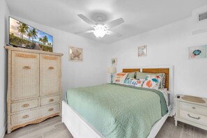 3 bedrooms, desk, iron/ironing board, travel cot - Cozy Melbourne Retreat | Eau Gallie Arts | Wi-Fi (Melbourne)