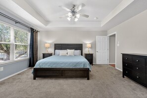 Room - Spacious SA Home • Airport, Stone Oak, & Downtown (San Antonio)