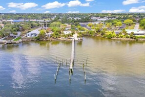 Aerial view - Cozy Melbourne Retreat | River front | Dock | Wifi (Melbourne)