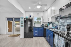 Fridge, microwave, oven, stovetop - Cozy Melbourne Retreat | Indian river | Beaches (Melbourne)
