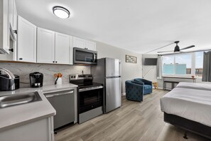 Fridge, microwave, oven, stovetop - Beachfront Studio - Ocean View • Pool • Sleeps 4 (Panama City Beach)