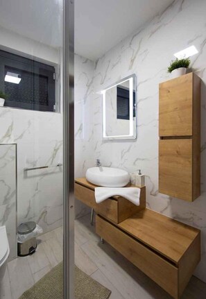 Bathroom - Holiday apartment with pool and air conditioning (Sv. Filip i Jakov)