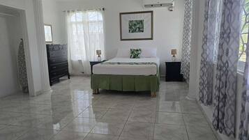 4 dormitorios, tabla de planchar con plancha, wifi y ropa de cama