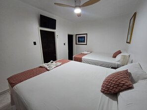 4 habitaciones, tabla de planchar con plancha, wifi y ropa de cama