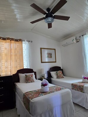4 bedrooms, iron/ironing board, WiFi, bed sheets