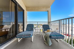 Terrace/patio - Cocoa Beach Corner Unit Condo. Private Balcony. Heated Pool & Hot Tub ☀️ (Cocoa Beach)