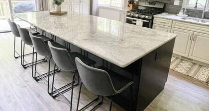 Charming 3-bedroom fully remodeled chalet in adorable Bellaire.