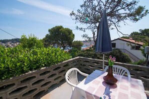 Outdoor dining - Holiday Apartment Nena A2+1 (Mali Lošinj)