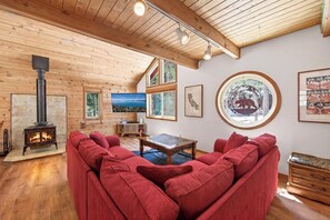 Interior - Ruby Retreat by Tahoe Getaways - Pet Friendly 3 BR in Tahoe Donner (Truckee)