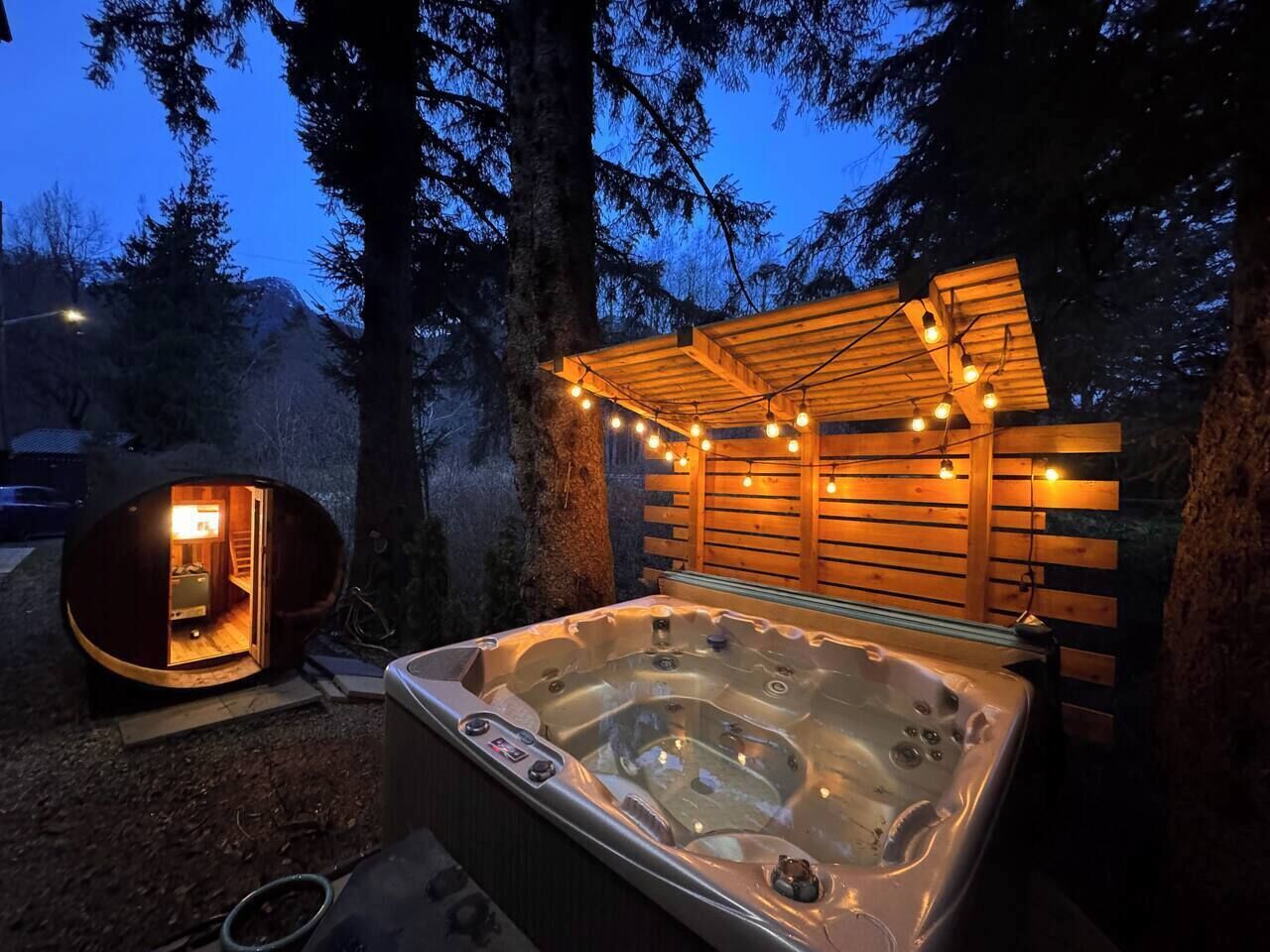 Outdoor spa tub