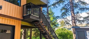 Luxury Mountain Retreat | Sauna · Hot Tub · Nature