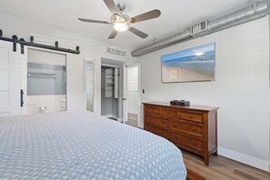 2 slaapkamers, een strijkplank/strijkijzer, gratis wifi, beddengoed