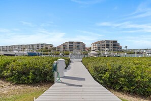 Marina - Intracoastal Waterfront Escape w/ Dock, Hot Tub & Walk to Beach (New Smyrna Beach)