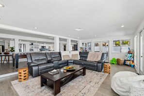 TV, table football, offices - Sunset Waterfront Paradise | Kayaks, Dock, + Views (Palm Harbor)