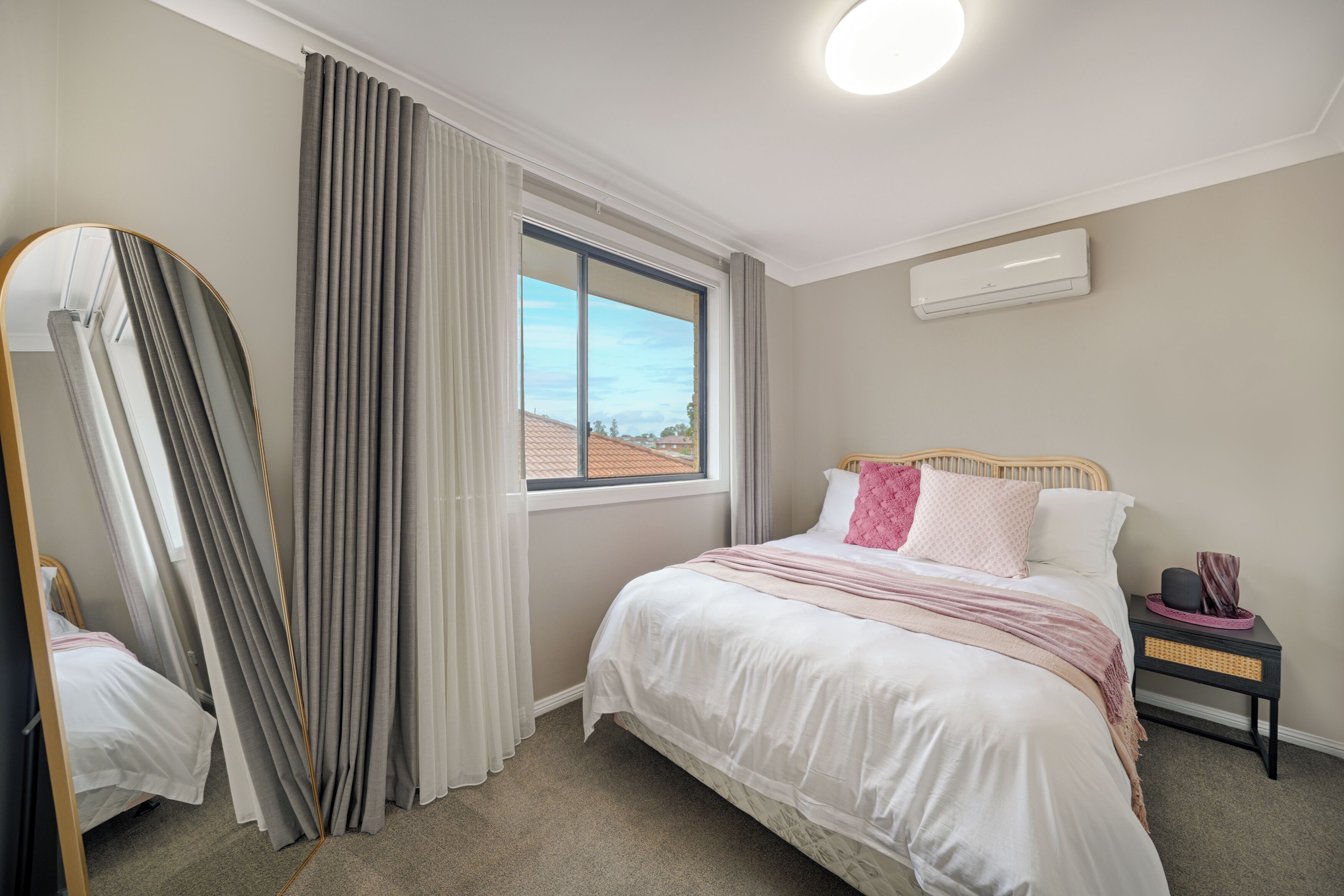 5 bedrooms, desk, iron/ironing board, free WiFi