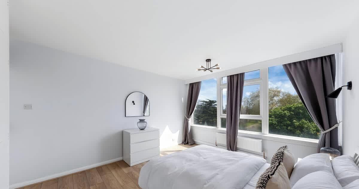2 bedrooms, iron/ironing board, bed sheets