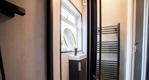 Interior - Modern 6BR Sunderland Home | Sleeps 12 | Parking (Tyne and Wear)
