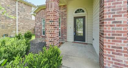 Spacious 4-bedroom house in charming Katy with AC and fitness room