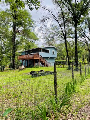 Property grounds - Spring Haven Treehouse (Trenton)
