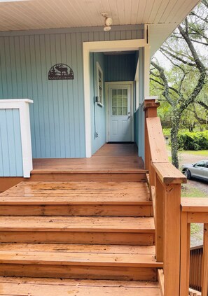 Exterior detail - Spring Haven Treehouse (Trenton)
