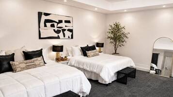 4 bedrooms, iron/ironing board, WiFi, bed sheets