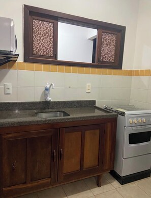 Private kitchen - Vrbo Property (Imbassaí)