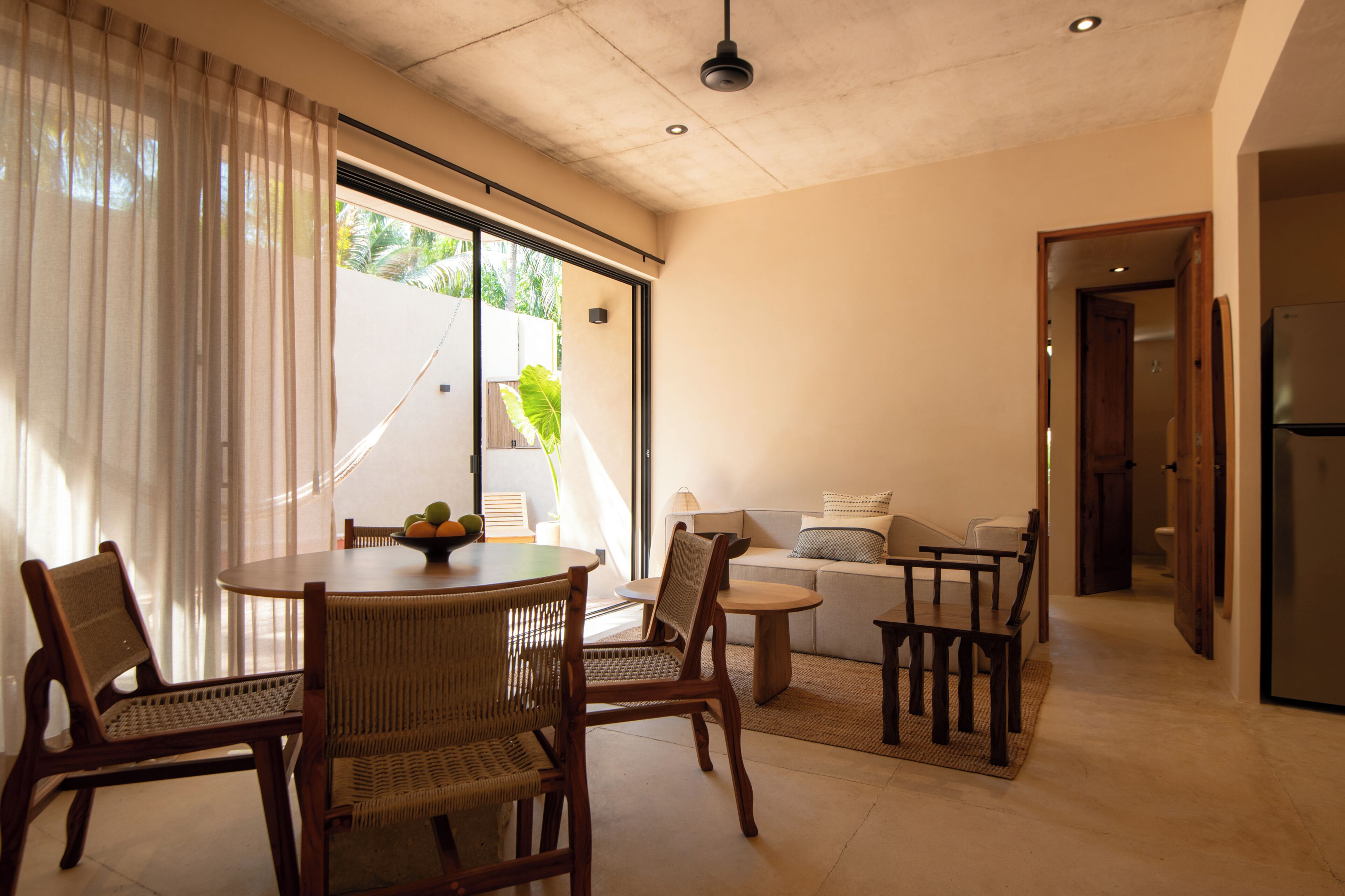 Apartamento luxo, 2 quartos, piscina particular | Opções para refeição