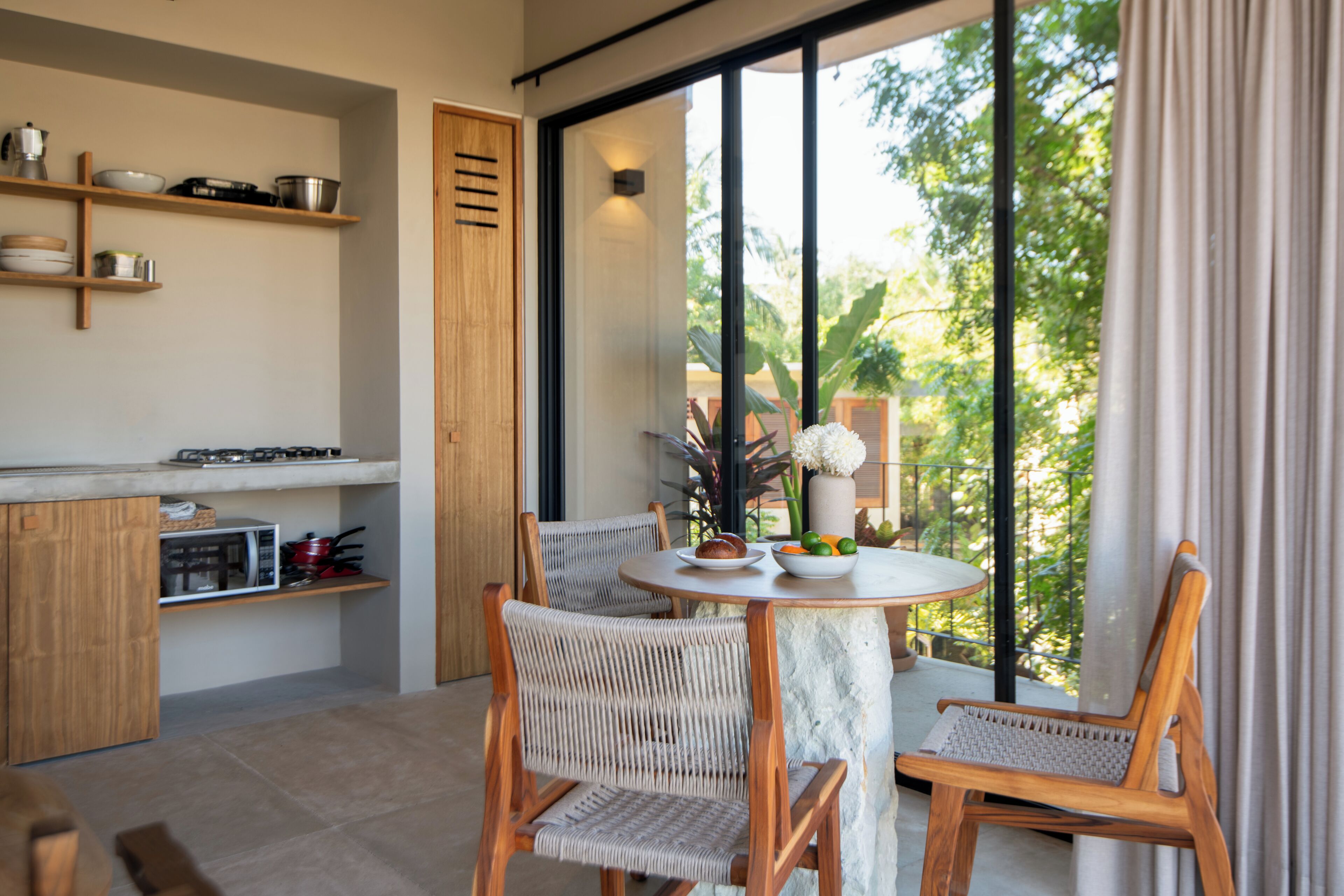 Deluxe Apartment, Balcony, Garden View | Outdoor dining