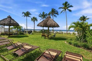 Outdoor dining - Villa Del Mar | Beachfront, Pool, Sunset Views, Sleeps 4 (Fort Myers Beach)