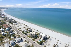 On the beach - Villa Del Mar | Beachfront, Pool, Sunset Views, Sleeps 4 (Fort Myers Beach)