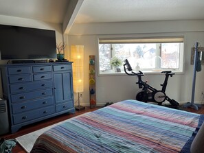 3 bedrooms, iron/ironing board, WiFi, bed sheets - Beautiful home with wonderful views. Quiet neighborhood. Winter rental only. (Steamboat Springs)