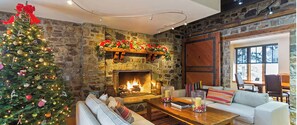 Interior - Telluride River Club Luxury Ski 3 bedroom 3 bath walk to gondola 2/27-3/13 2027 (Telluride)