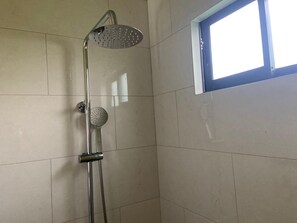 Handtücher, Seife, Shampoo, Toilettenpapier