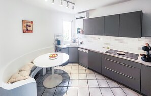Fridge, microwave, oven, dishwasher - Amazing home in Montady with private swimming pool, can be inside or outside (Montady)