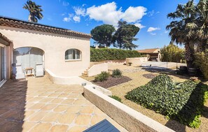 Terrace/patio - Amazing home in Montady with private swimming pool, can be inside or outside (Montady)