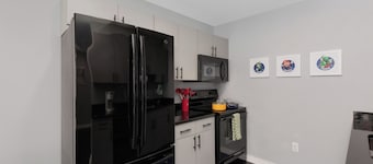 Mariocore Downtown Royal Oak Apartment - 2 Bedroom