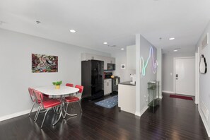 Dining - Mariocore Downtown Royal Oak Apartment - 2 Bedroom (Royal Oak)