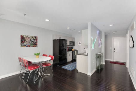 Dining. Mariocore Downtown Royal Oak Apartment - 2 Bedroom