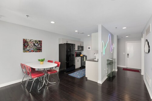 Mariocore Downtown Royal Oak Apartment - 2 Bedroom