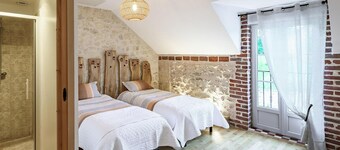Nice home in VAUXAILLON with WiFi