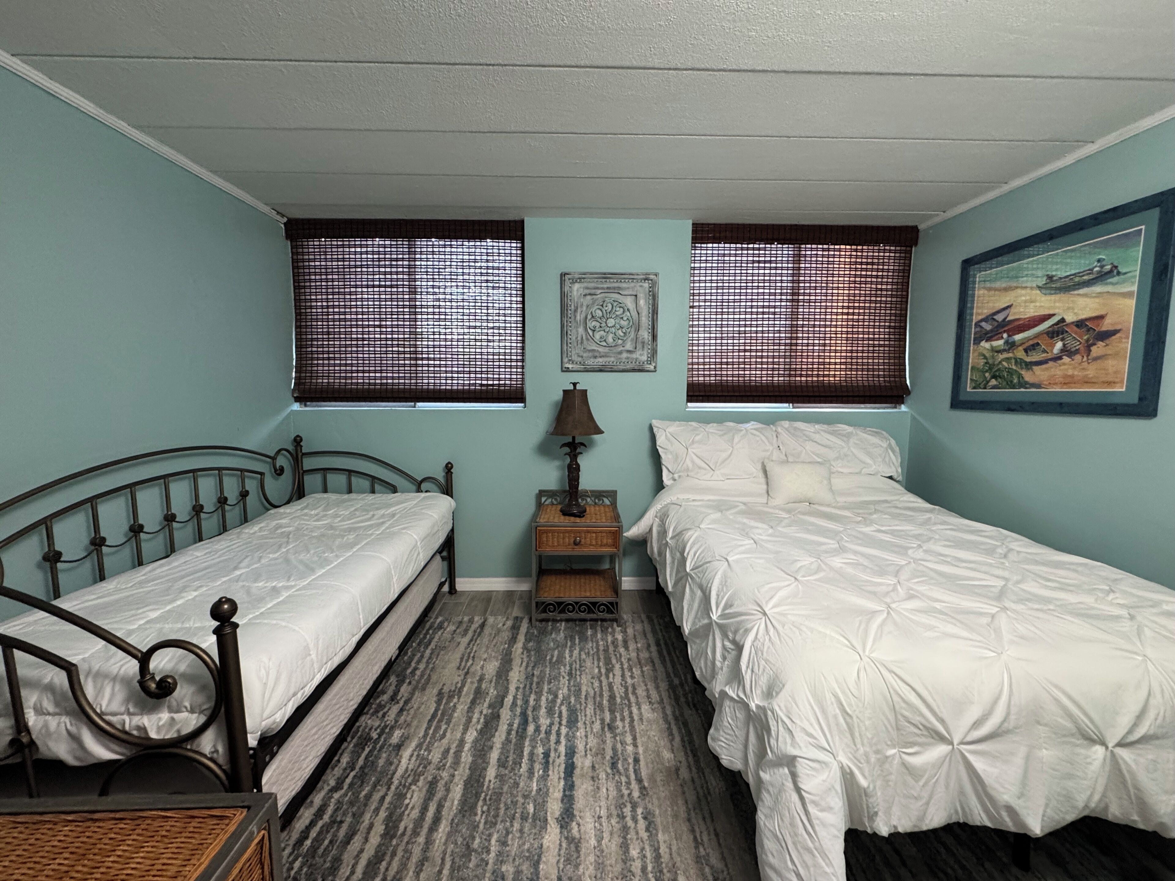 2 bedrooms, iron/ironing board, internet, bed sheets