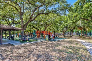 Children’s area - One Bedroom Coconut Grove Apartment with Large Patio & Free Parking (Miami)