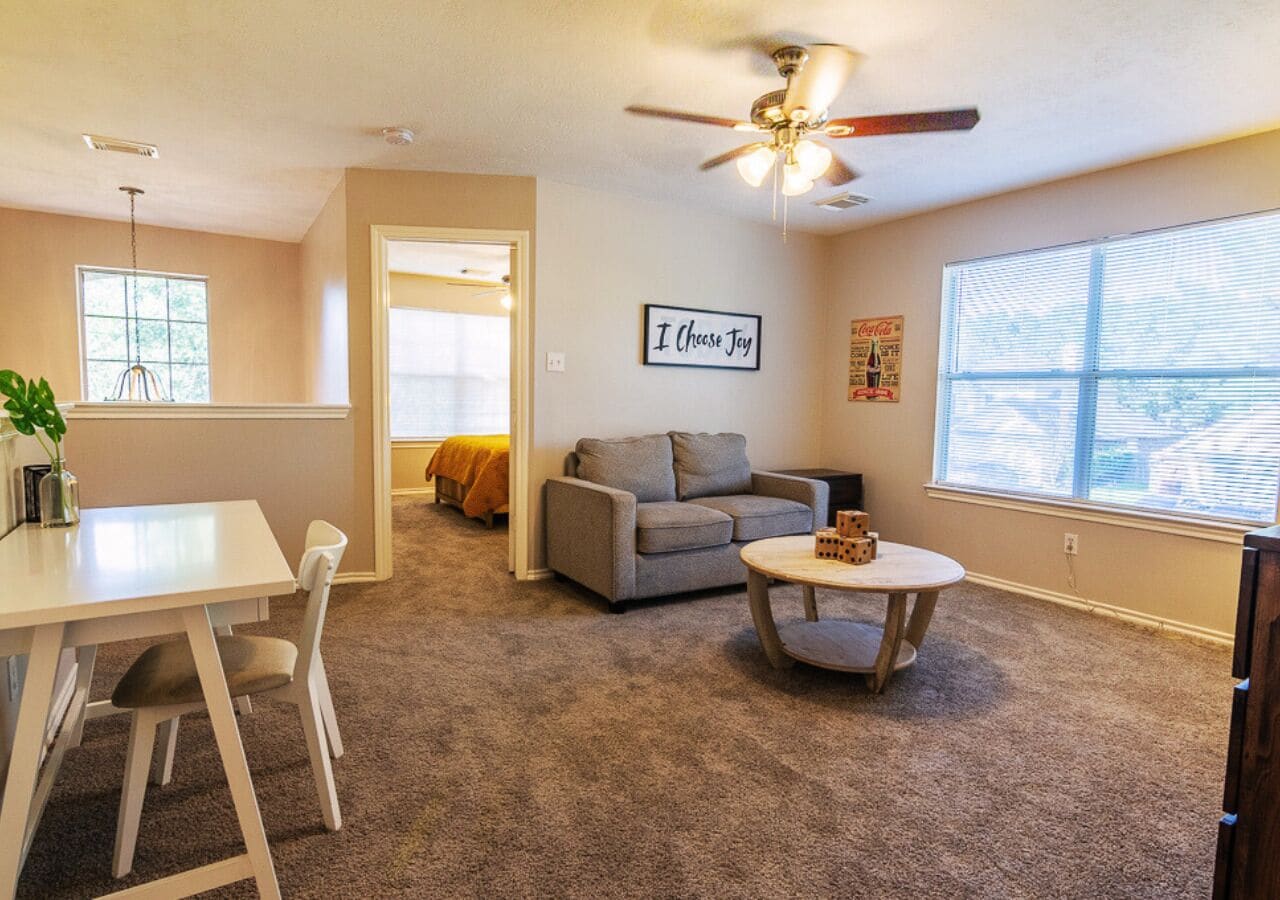 Deluxe House, 5 Bedrooms, Non Smoking, Pets allowed | Living area