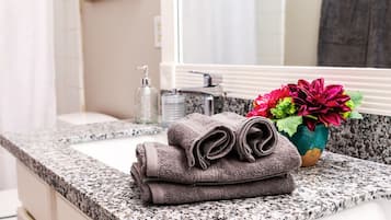 Deluxe House, 5 Bedrooms, Non Smoking, Pets Allowed | Bathroom