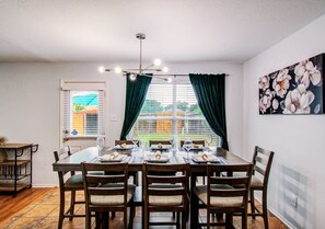 Dining - Empress Modern Haven (Houston)